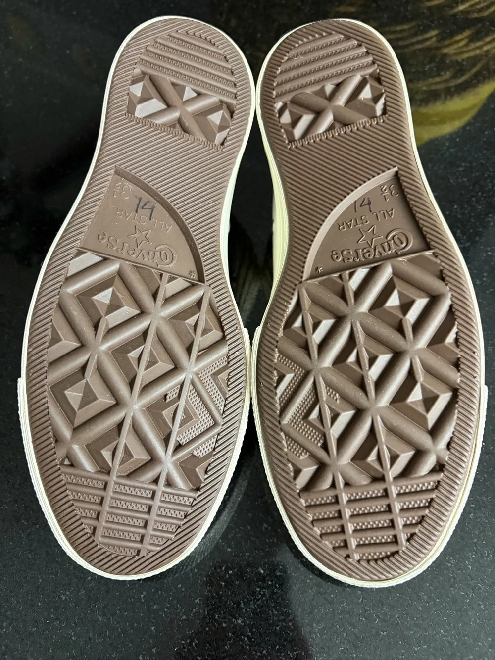 Woman’s  Low-Top Canvas Sneakers in Cream - Classic Lace-Up Style